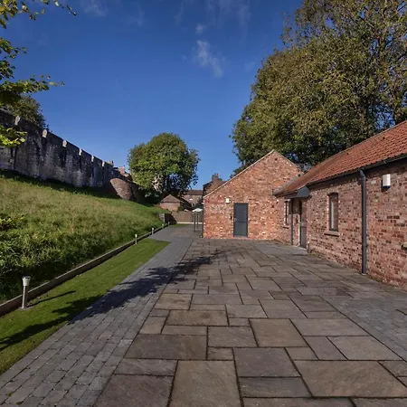 - Monkbar Mews Apartament York