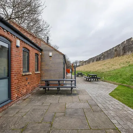 - Monkbar Mews Apartament *