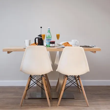 - Monkbar Mews Apartament *