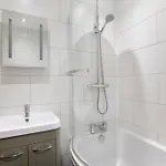 - Monkbar Mews Apartment *