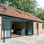 - Monkbar Mews Apartment