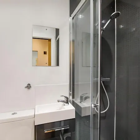 - Monkbar Mews Apartment *