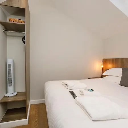 - Monkbar Mews Apartman