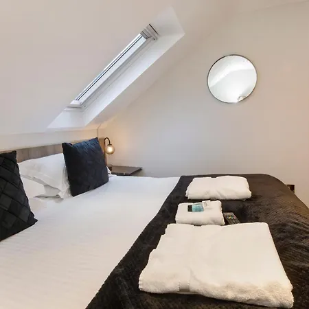 - Monkbar Mews Apartment York