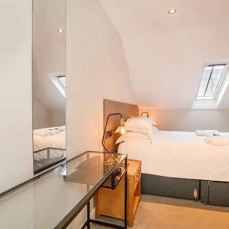 - Monkbar Mews Apartment